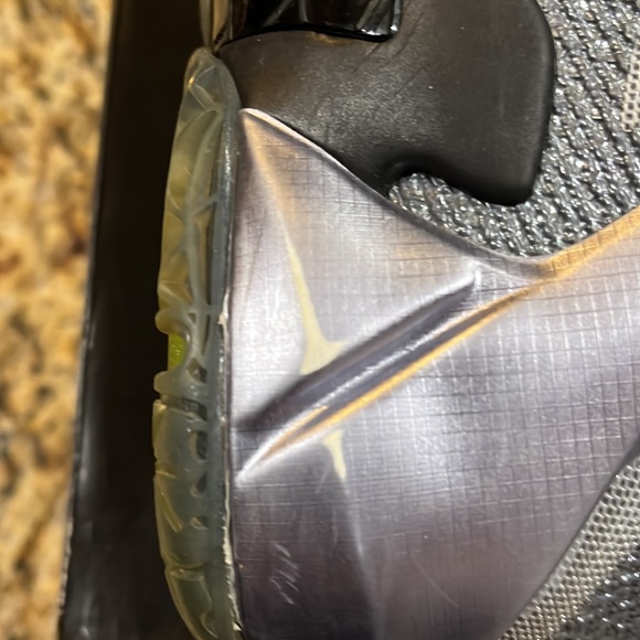 Nike LeBron XII (GS) boys sneakers - Picture 7 of 9